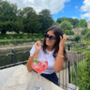 Meet your Posher, Yasemin